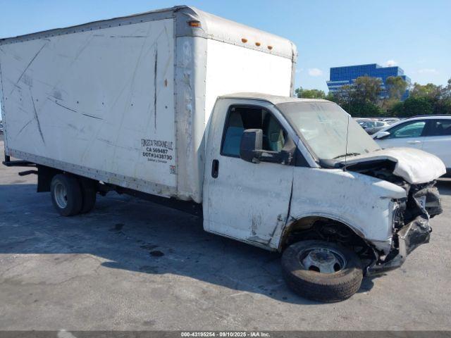  Salvage General Motors Savana Cutaway