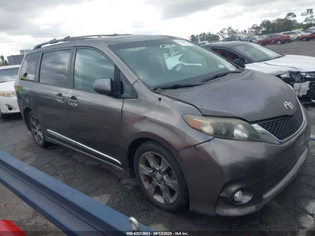  Salvage Toyota Sienna