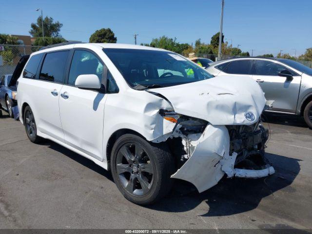  Salvage Toyota Sienna