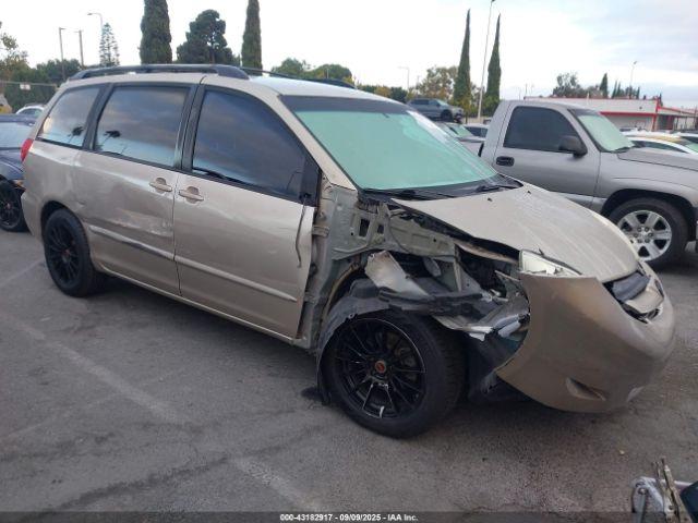  Salvage Toyota Sienna