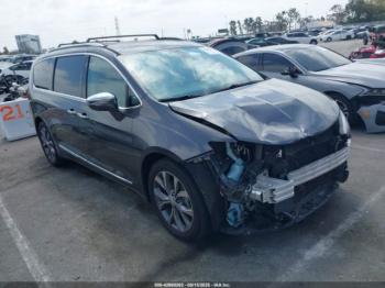  Salvage Chrysler Pacifica