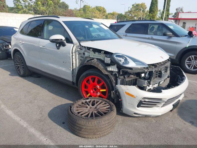  Salvage Porsche Cayenne