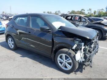  Salvage Nissan Kicks Play