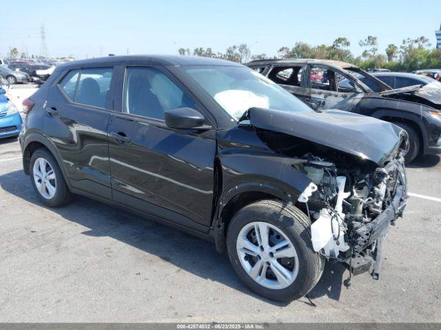  Salvage Nissan Kicks Play