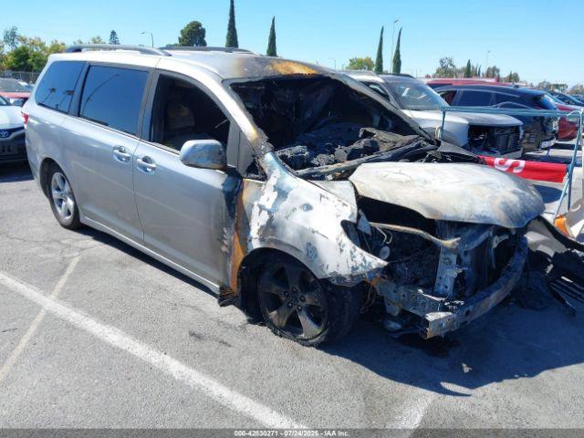  Salvage Toyota Sienna