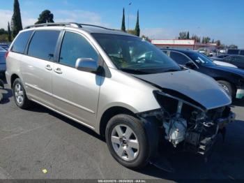  Salvage Toyota Sienna
