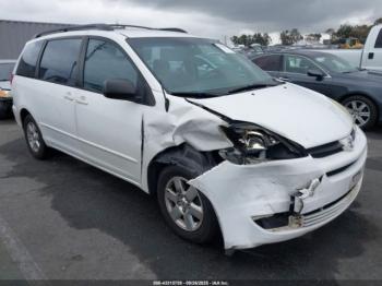  Salvage Toyota Sienna