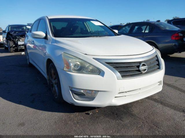  Salvage Nissan Altima