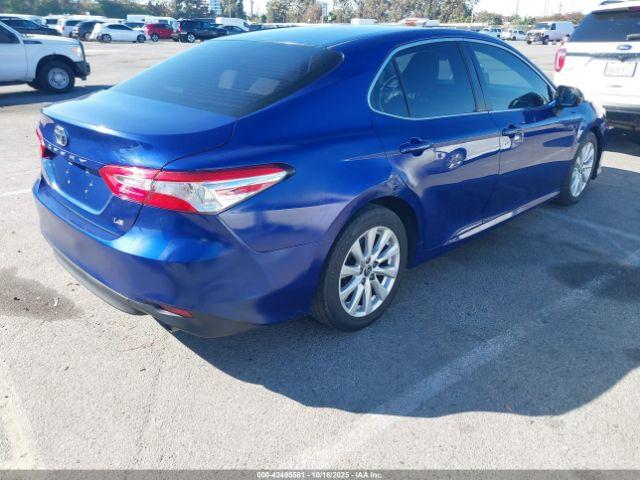 Toyota Camry Le Image 5