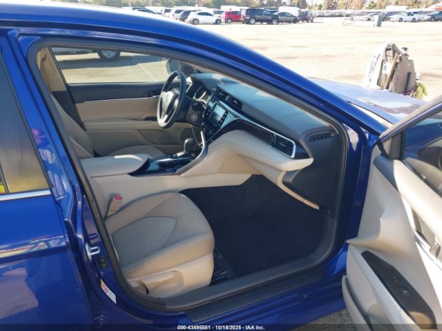 Toyota Camry Le Image 18