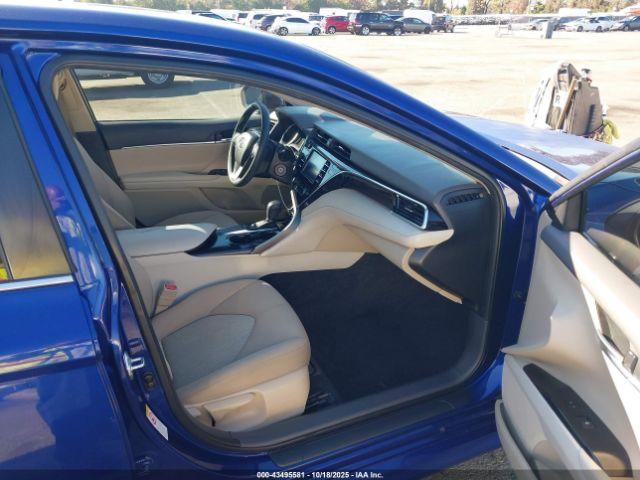 Toyota Camry Le Image 18