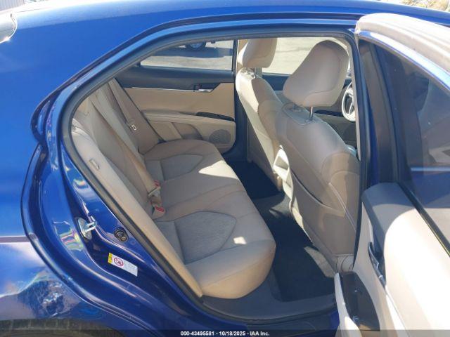 Toyota Camry Le Image 16