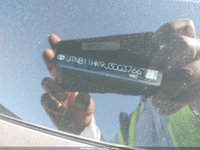 Toyota Camry Le Image 9