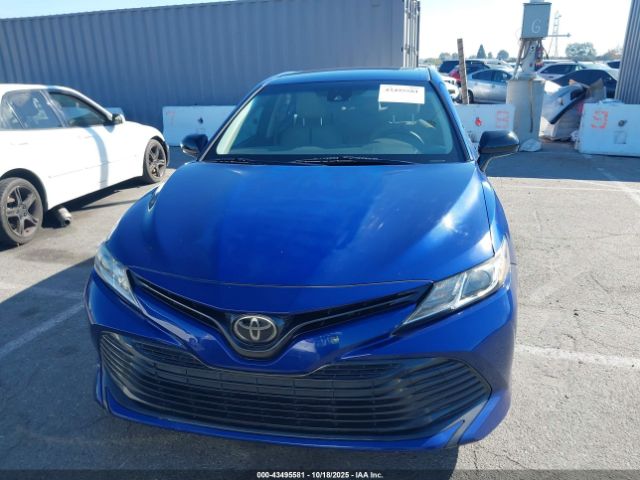 Toyota Camry Le Image 8