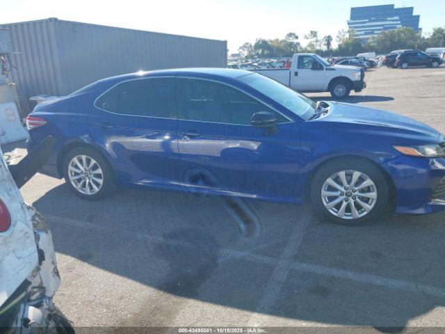 Toyota Camry Le Image 12