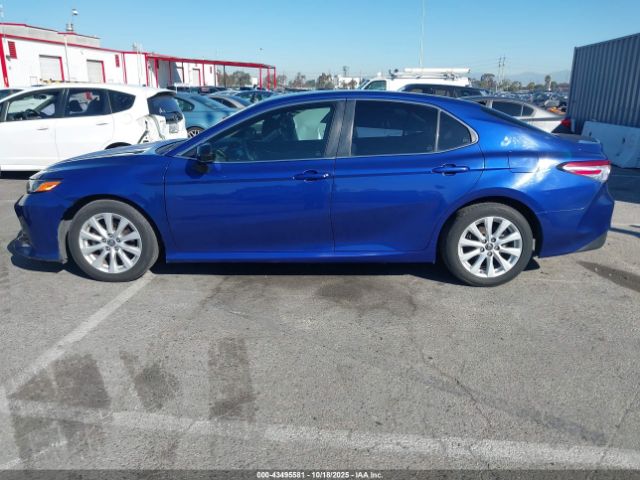 Toyota Camry Le Image 10