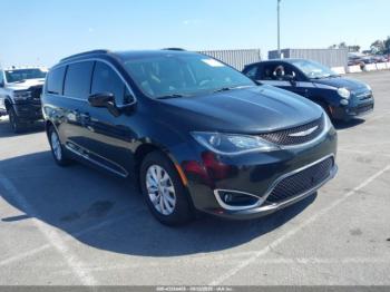  Salvage Chrysler Pacifica