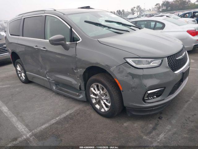  Salvage Chrysler Pacifica
