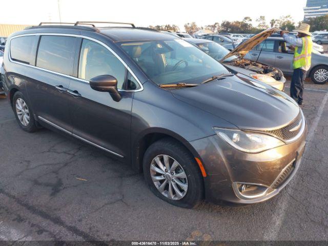  Salvage Chrysler Pacifica