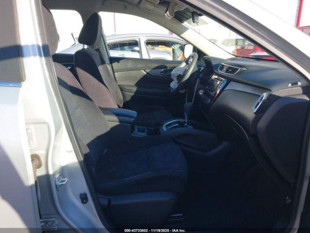 Nissan Rogue S Image 5