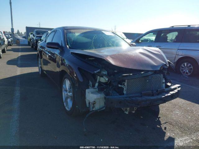  Salvage Nissan Maxima