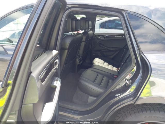 Porsche Macan Gts Image 11