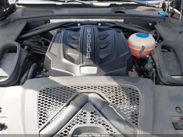 Porsche Macan Gts Image 12