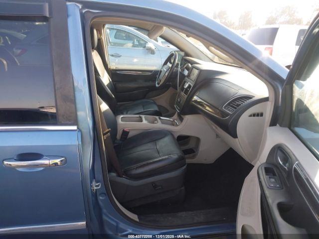 Chrysler Town & Country Limited Image 7