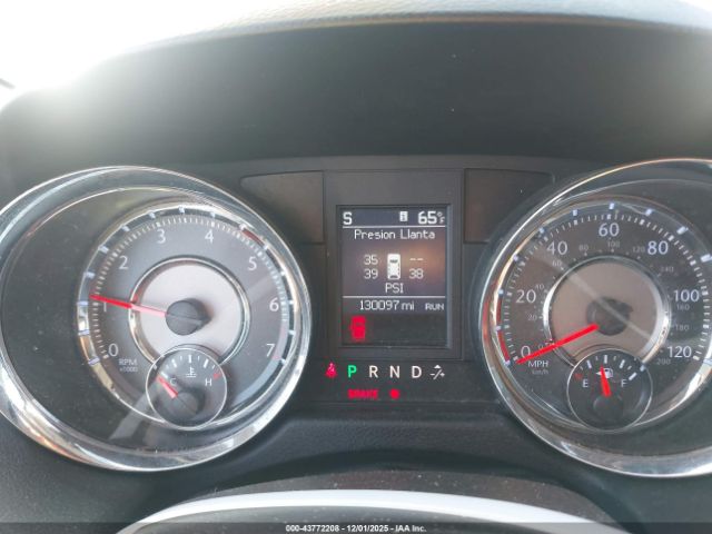 Chrysler Town & Country Limited Image 11