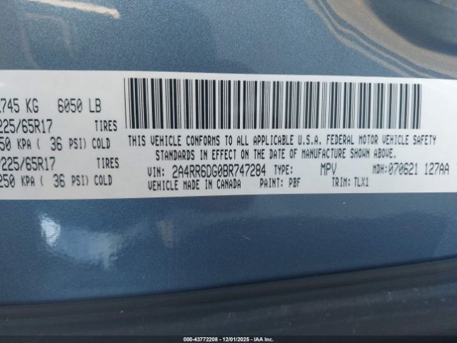 Chrysler Town & Country Limited Image 9