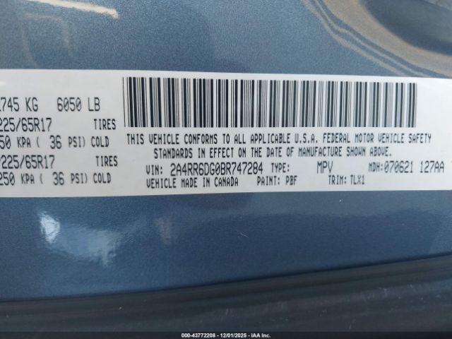 Chrysler Town & Country Limited Image 9