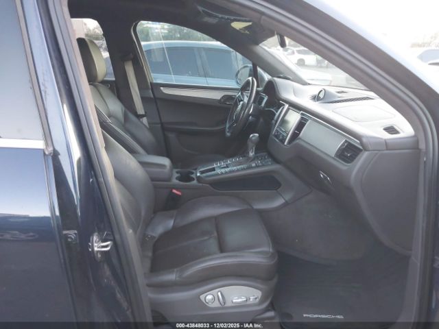 Porsche Macan Turbo Image 3