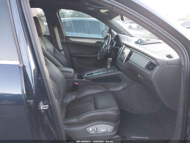 Porsche Macan Turbo Image 3