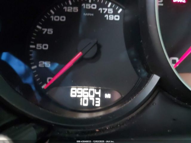 Porsche Macan Turbo Image 8