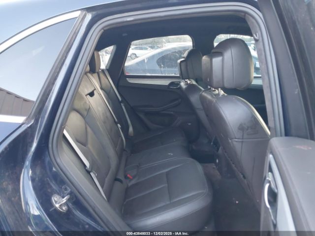 Porsche Macan Turbo Image 16