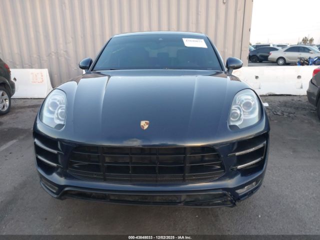 Porsche Macan Turbo Image 10