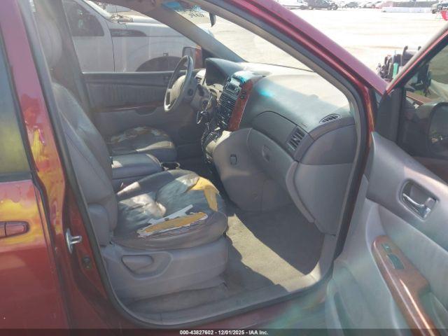 Toyota Sienna Xle Image 4