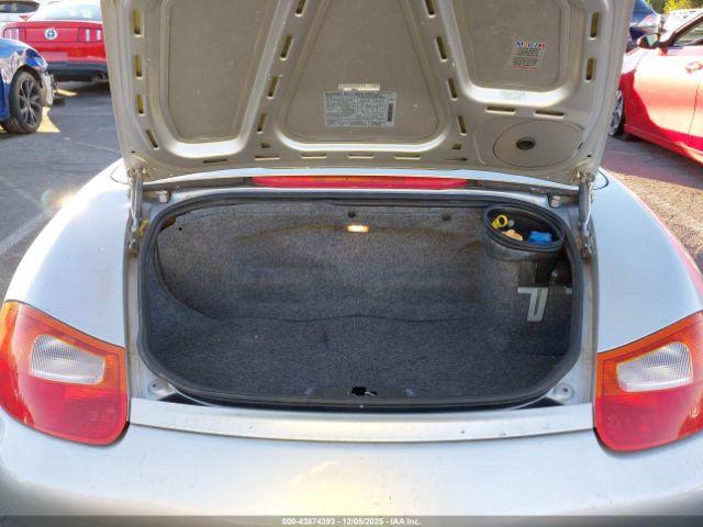 Porsche Boxster Image 8