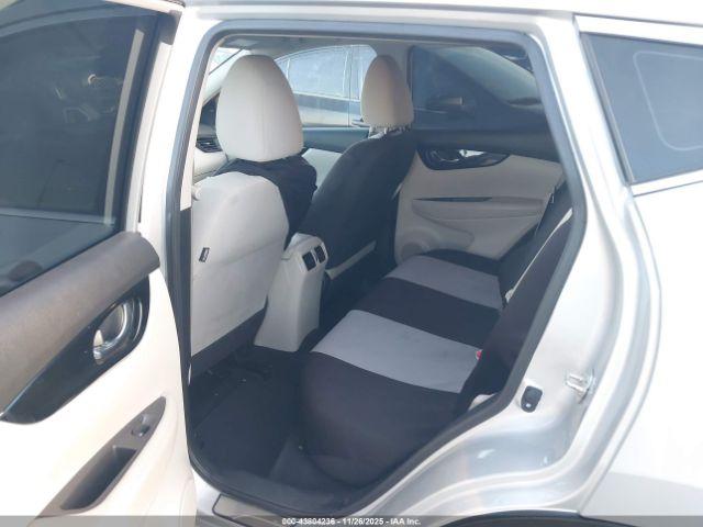 Nissan Rogue Sv Image 2