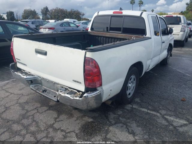 Toyota Tacoma Image 2