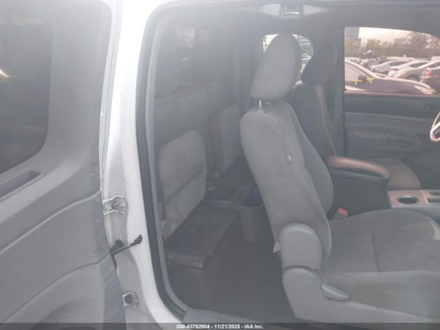 Toyota Tacoma Image 4