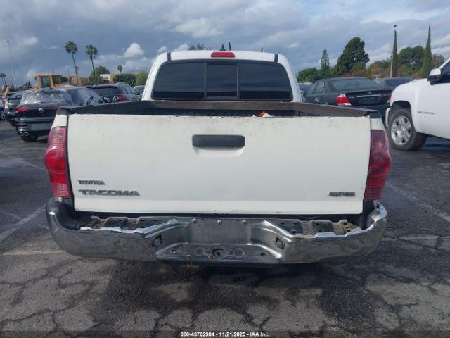 Toyota Tacoma Image 9