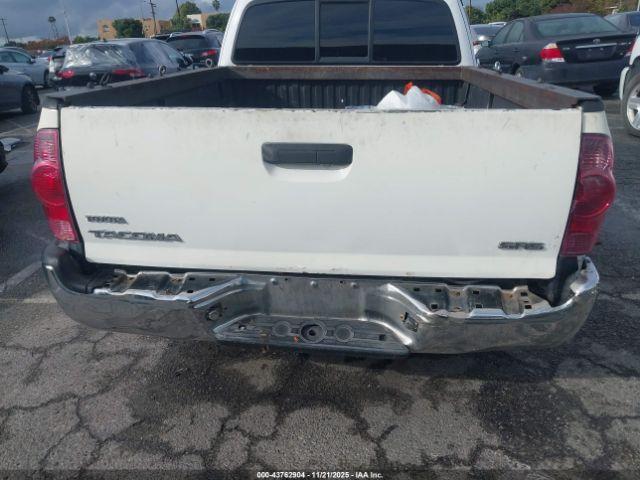 Toyota Tacoma Image 10