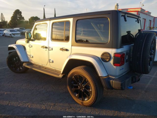 Jeep Wrangler Sahara 4x4 Image 16