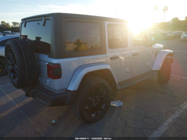 Jeep Wrangler Sahara 4x4 Image 3
