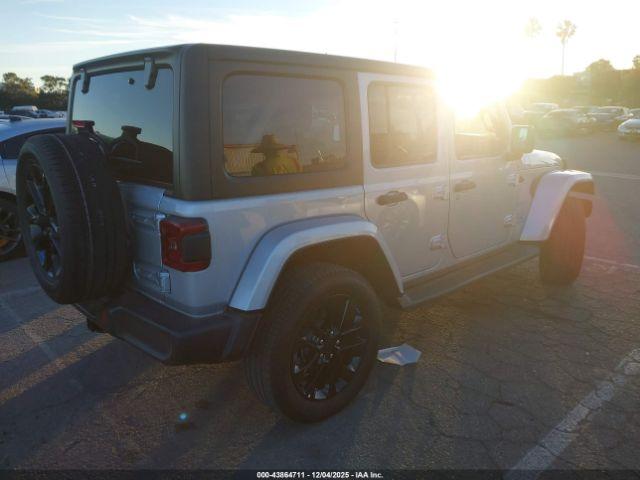 Jeep Wrangler Sahara 4x4 Image 3