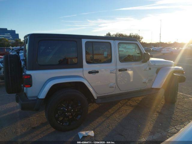 Jeep Wrangler Sahara 4x4 Image 13