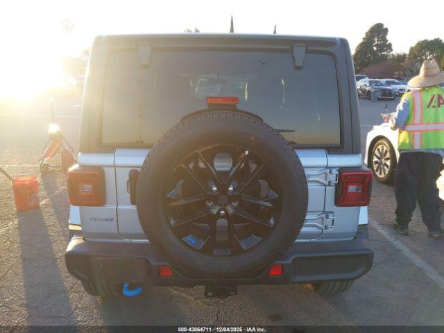 Jeep Wrangler Sahara 4x4 Image 11