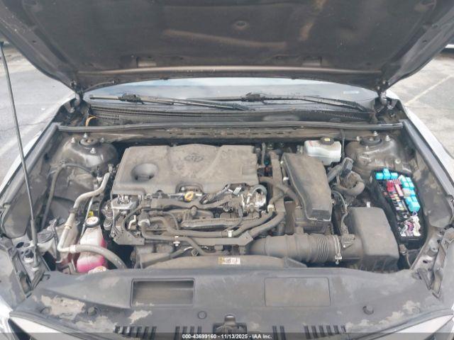 Toyota Camry Le Hybrid Image 9