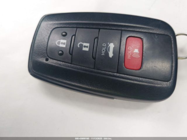 Toyota Camry Le Hybrid Image 13